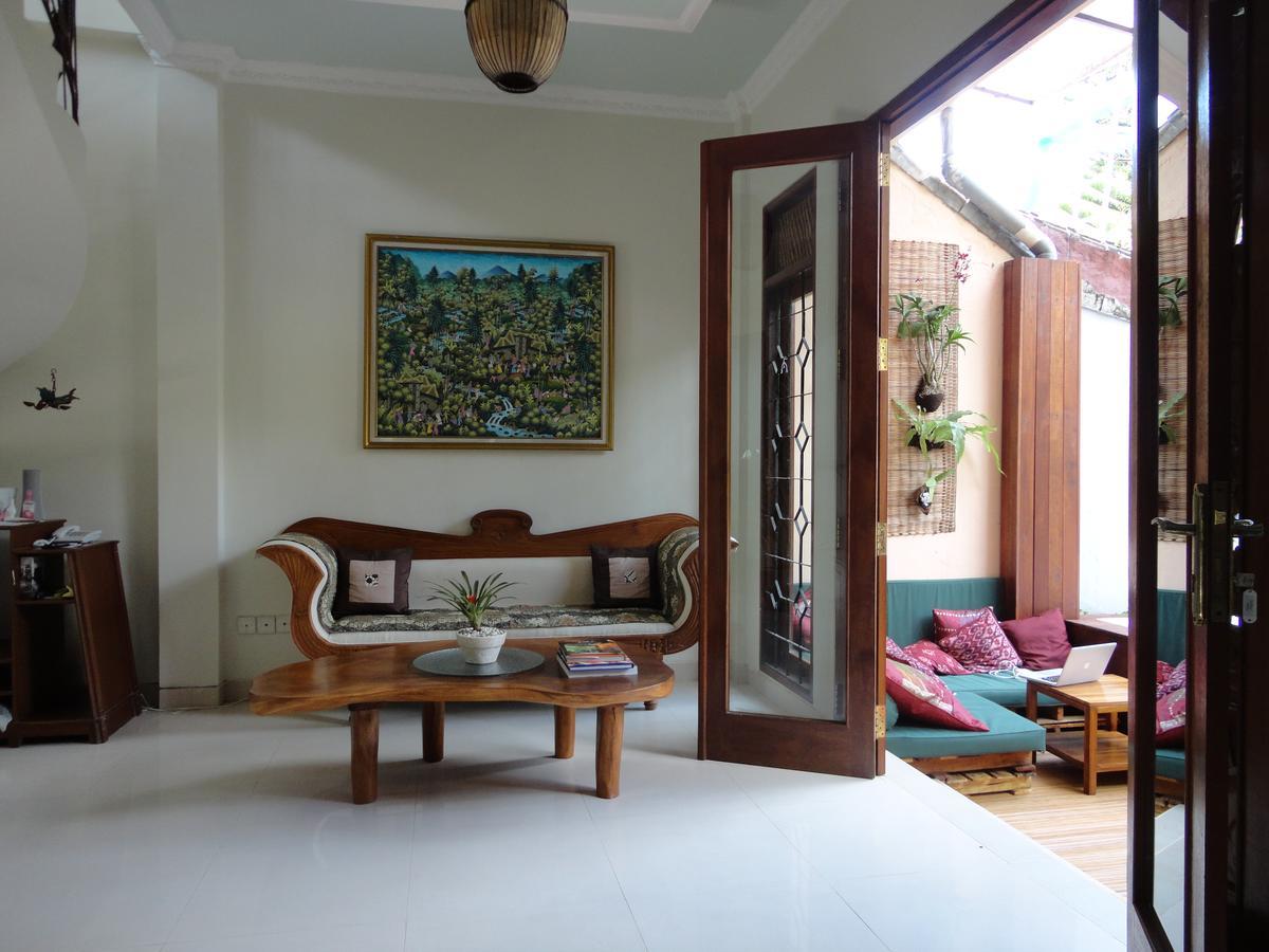 Wisma tamu Hideaway 4*